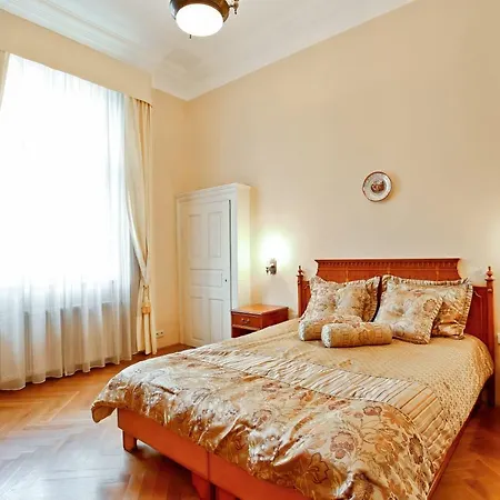 Open Gate Prag