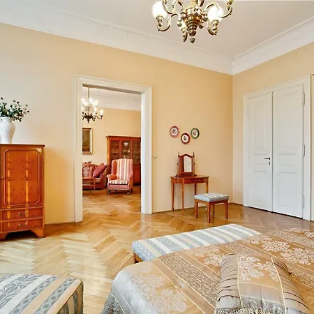 Open Gate Apartment *